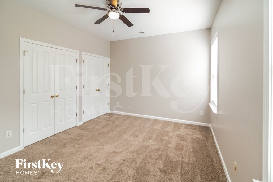 Building Photo - 216 Pimpernel St