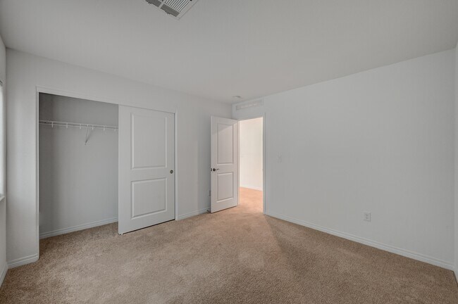Building Photo - 630 Great River Ave