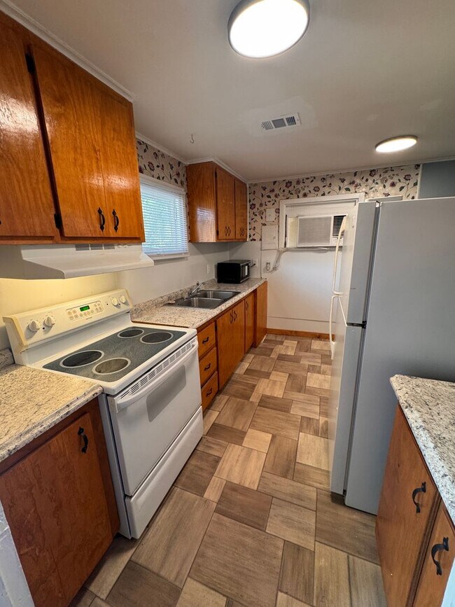 Building Photo - 413 Dell Dr