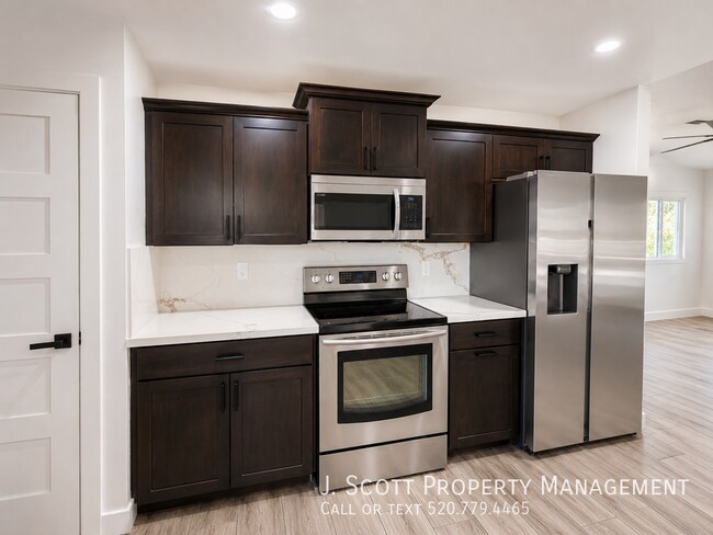 Building Photo - 6531 N 83rd Ln