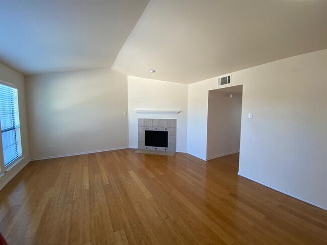 Building Photo - 3101 Townbluff Dr