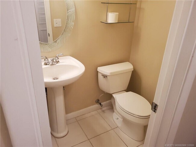 Building Photo - 2929 SE Ocean Blvd