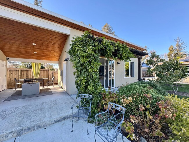 Building Photo - 4 Bedroom, 3 Bath Property in Napa Includi...