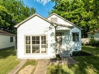 Building Photo - Freshly Updated 3 Bedroom House