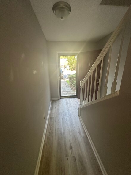 Entry way - 910 Dolphin Ct
