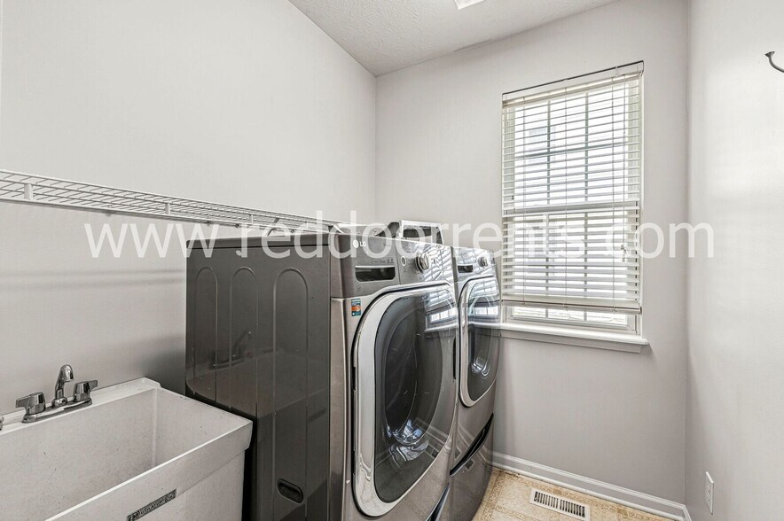 Building Photo - 4712 Pebblepointe Pass