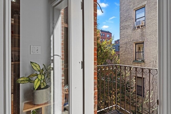 Building Photo - 84 W Concord St