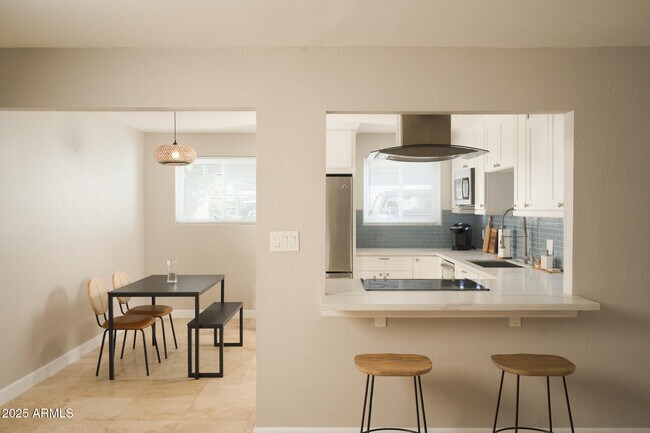 Building Photo - 4118 E Calle Redonda
