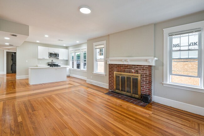 Building Photo - Newly renovated apartment for rent by Providence College / Elmhurst(Available 6/1/2026)