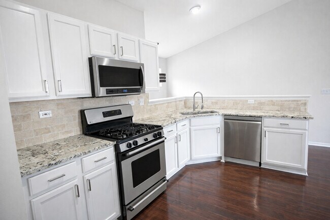 Building Photo - 1051 Park Hill Cir