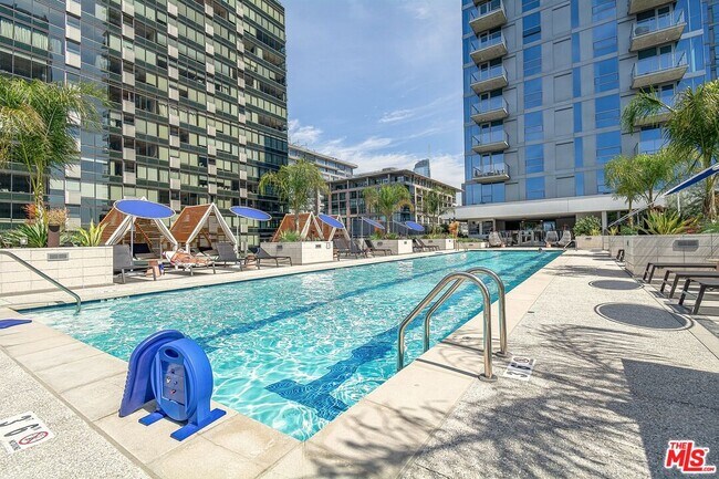 Building Photo - 1100 S Grand Ave