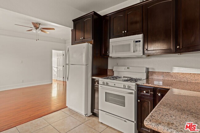 Building Photo - 2928 Walton Ave