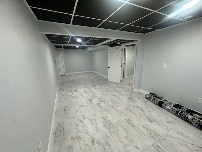 Building Photo - 595 Kingfisher Cir