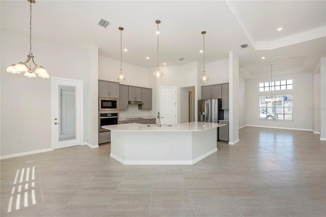 Building Photo - 12655 Wellen Golf St