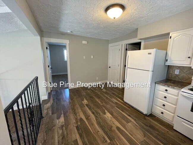 Building Photo - 1201 N Skyline Dr