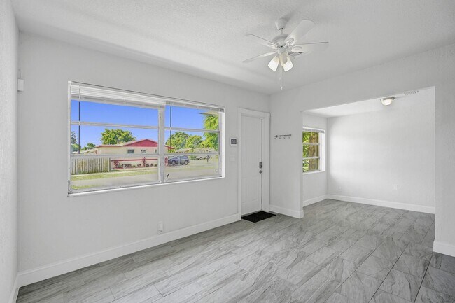 Building Photo - 651 SW 15th St