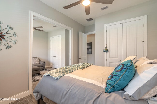 Building Photo - 205 Cyan Ave