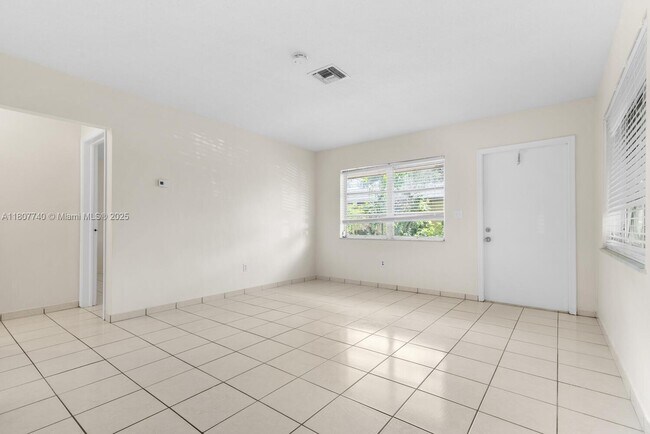 Building Photo - 5833 Taylor St