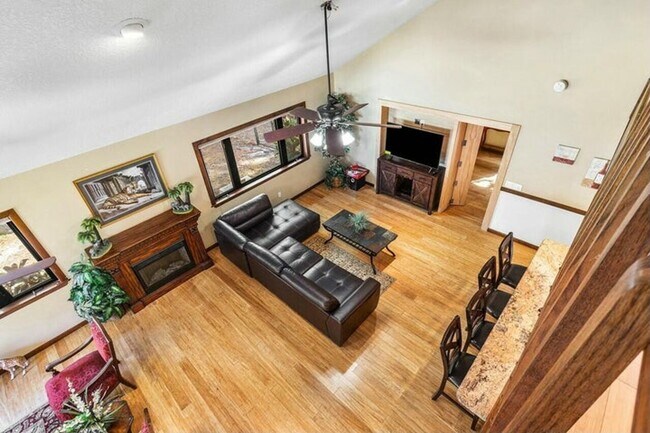 Building Photo - 9266 Pinion Dr