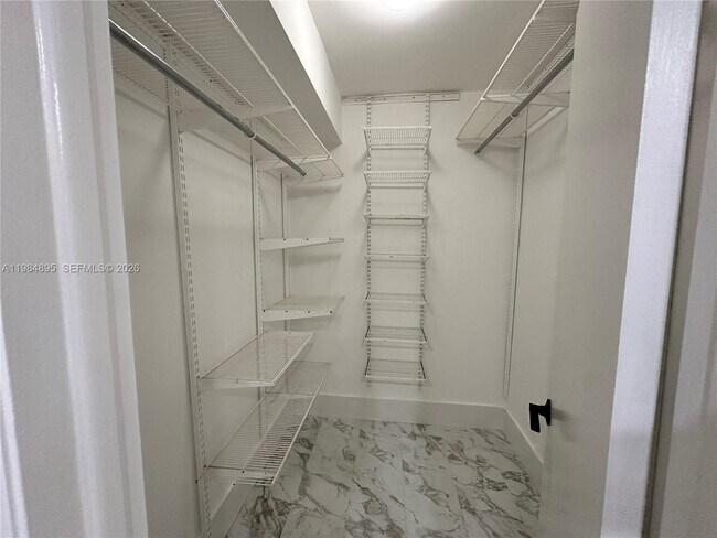 Building Photo - 10425 SW 112th Ave