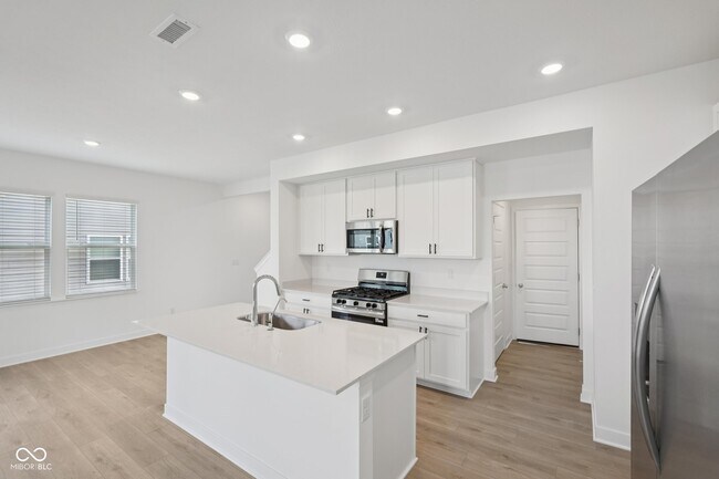 Building Photo - 15246 Swallow Fls Wy