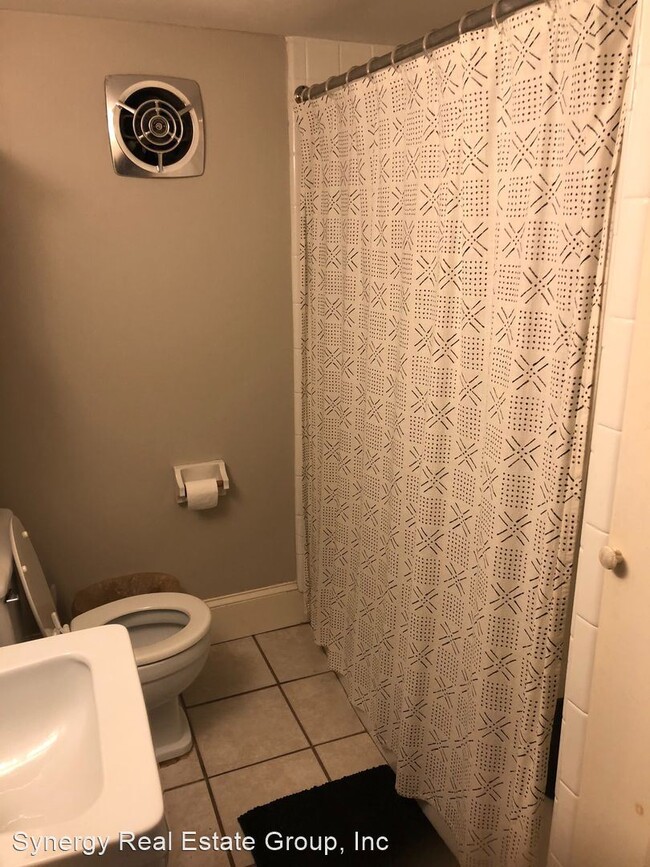 Building Photo - 3 br, 2 bath Apartment - 2819 White Oak