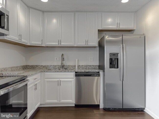 Building Photo - 11859 Oak Manor Dr
