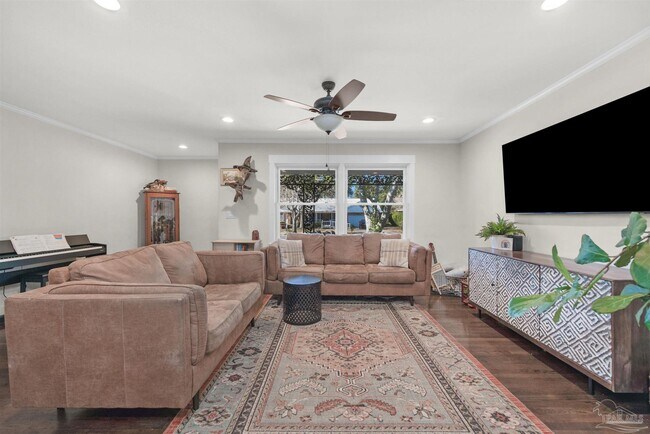 Building Photo - 1800 Foulis Dr