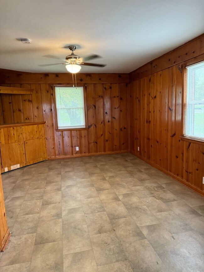 Building Photo - 3 Bed/1 Bath House