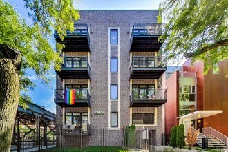 Building Photo - 2 bedroom in Chicago IL 60654