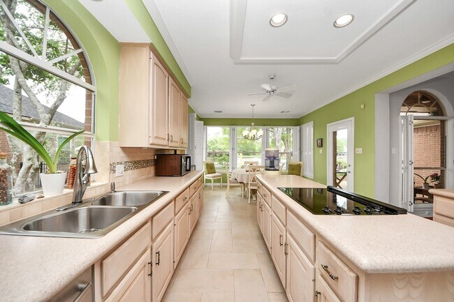 Building Photo - 19 Wild Meadow Ct