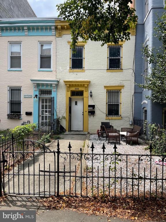 Building Photo - 1310 8th St NW