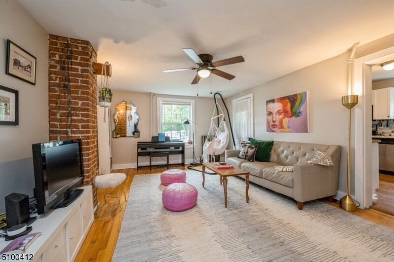 Building Photo - 15 Center St