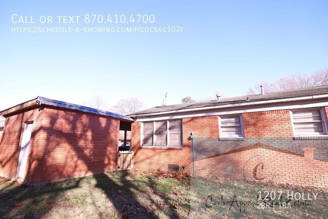 Building Photo - 1207 Holly-