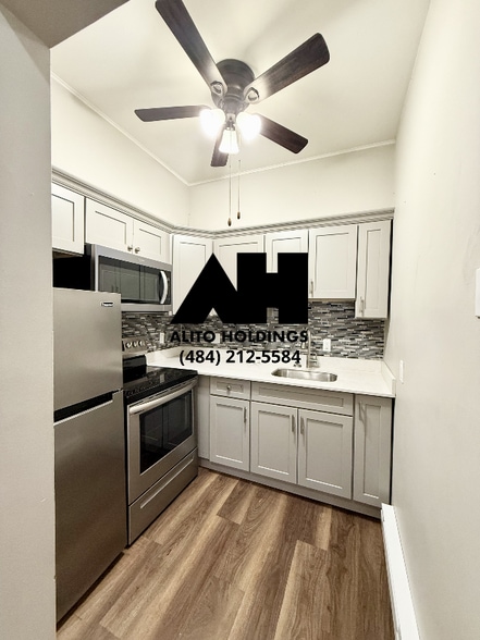 Building Photo - 104 N 10th St