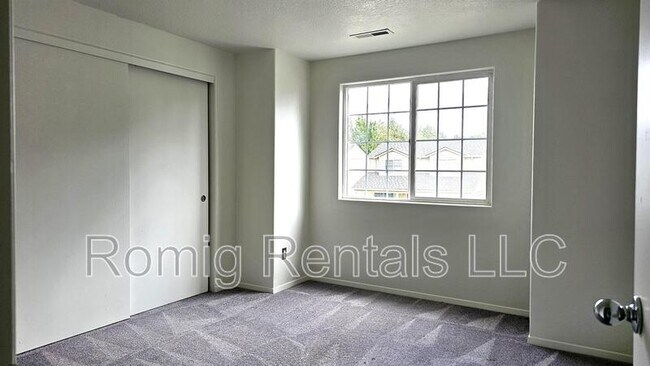 Building Photo - 6709 NE 55th St