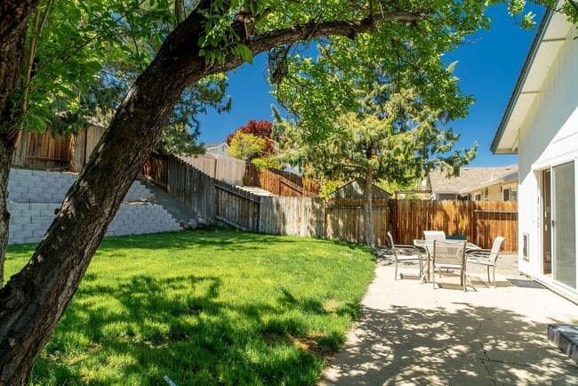 Building Photo - 3 Bed 2 Bath NorthWest Reno Home