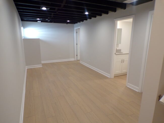 Building Photo - 615 Windsor Dr
