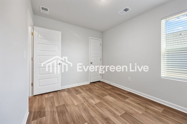 Building Photo - 1210 Willow Oaks Wy