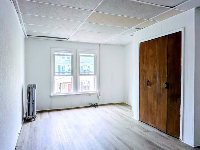 Building Photo - 400 Ridge Ave