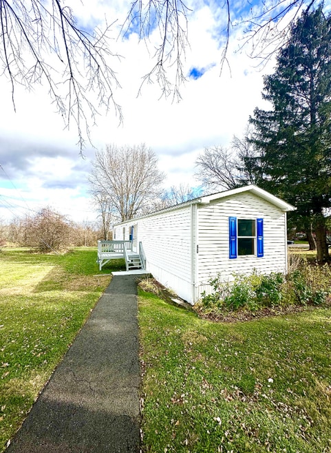 Building Photo - 90 Yankee Folly Rd