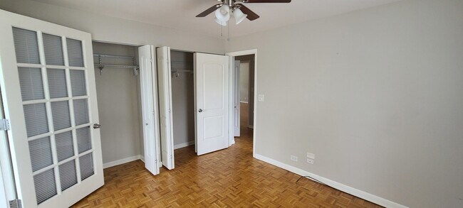 Building Photo - 1500 W Touhy Ave