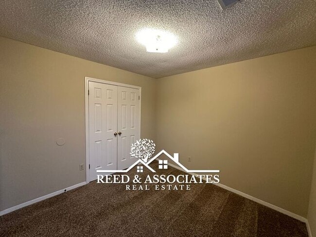 Building Photo - 3 Bedroom w/ fenced yard in Raleigh