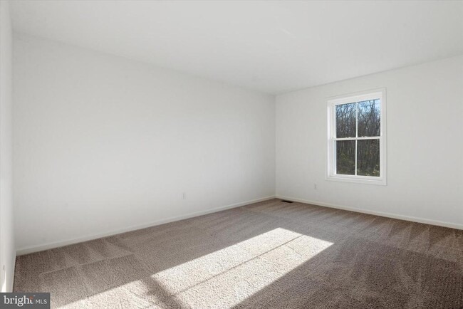 Building Photo - 122 Silversmith Rd