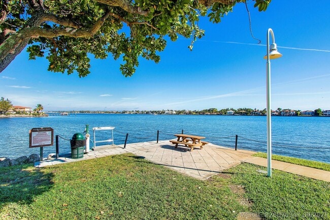 Building Photo - 167 Yacht Club Way