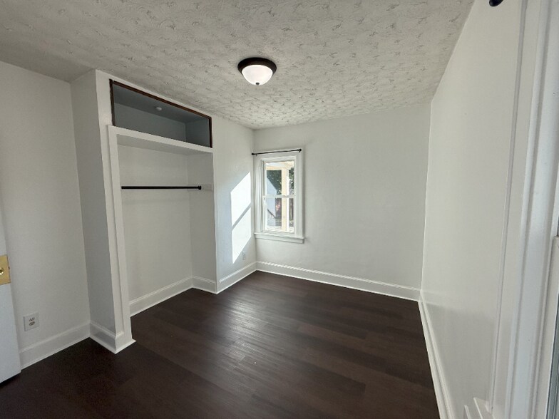 Building Photo - 3347 W 131st St