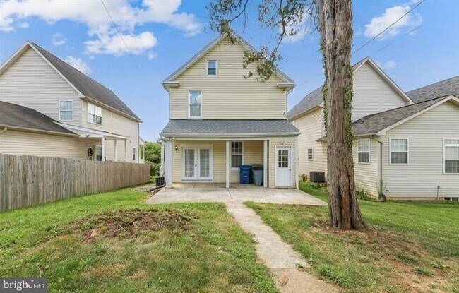 Building Photo - 6011 Falls Rd