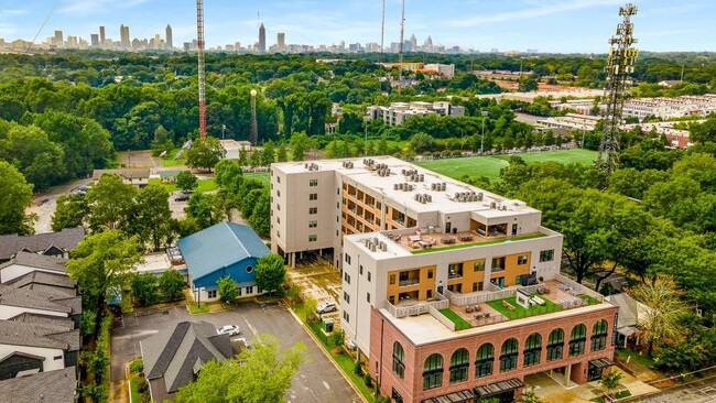 Building Photo - 112 Rogers St NE