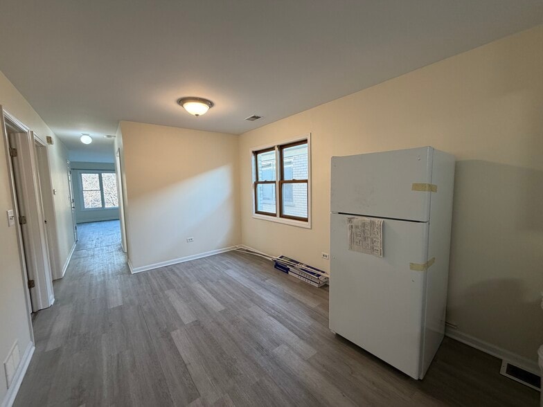 Building Photo - 6323 W Fullerton Ave