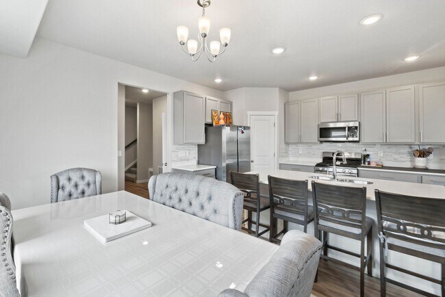 Building Photo - Modern 4BD/3BA Home with Covered Balcony &...